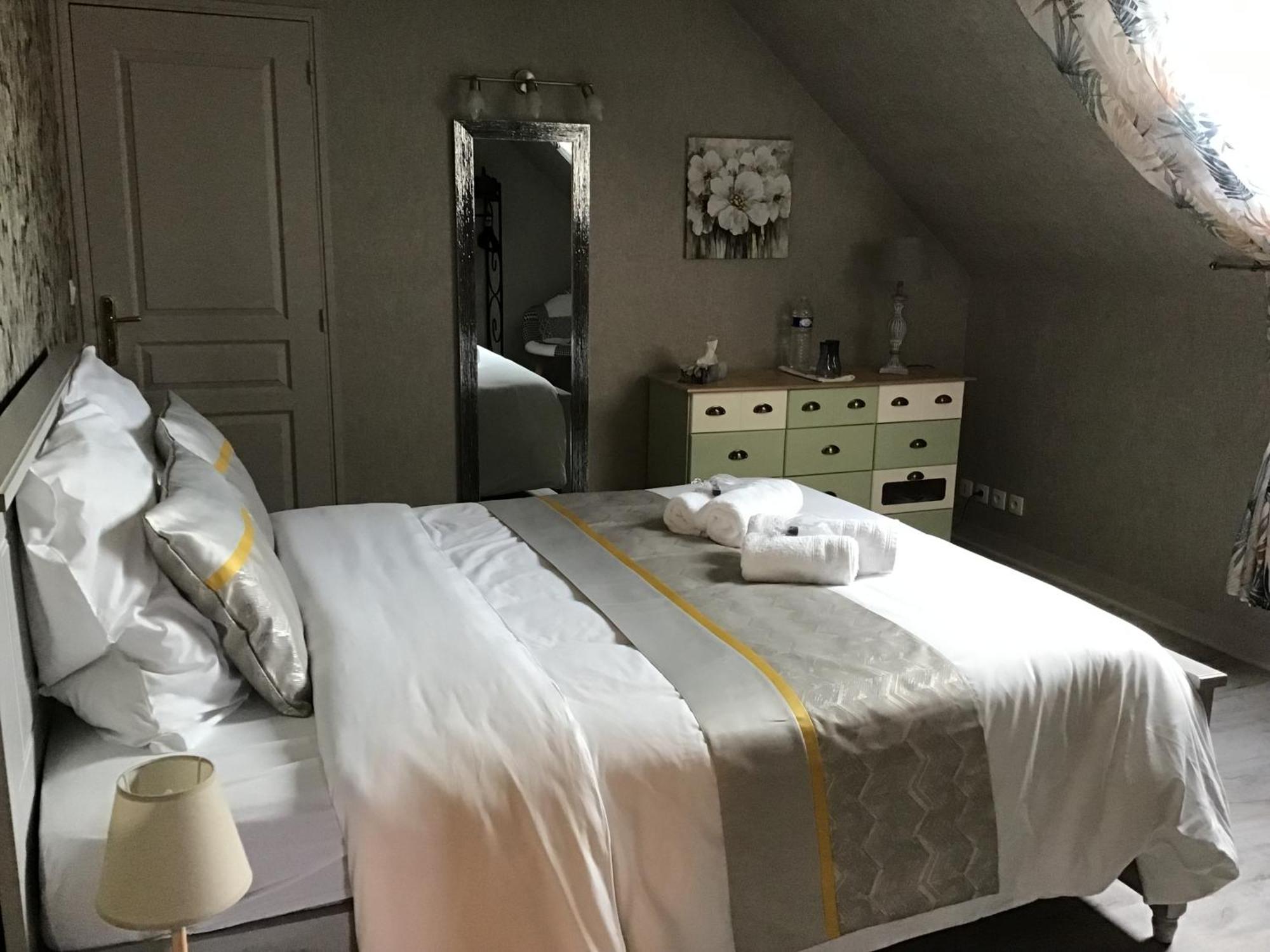 Des Roux Et Des Pious Suite De 35 A 60 M2 Et 3 Chambres Pour Groupe De 2 A 6 Personnes Civray-de-Touraine Екстер'єр фото