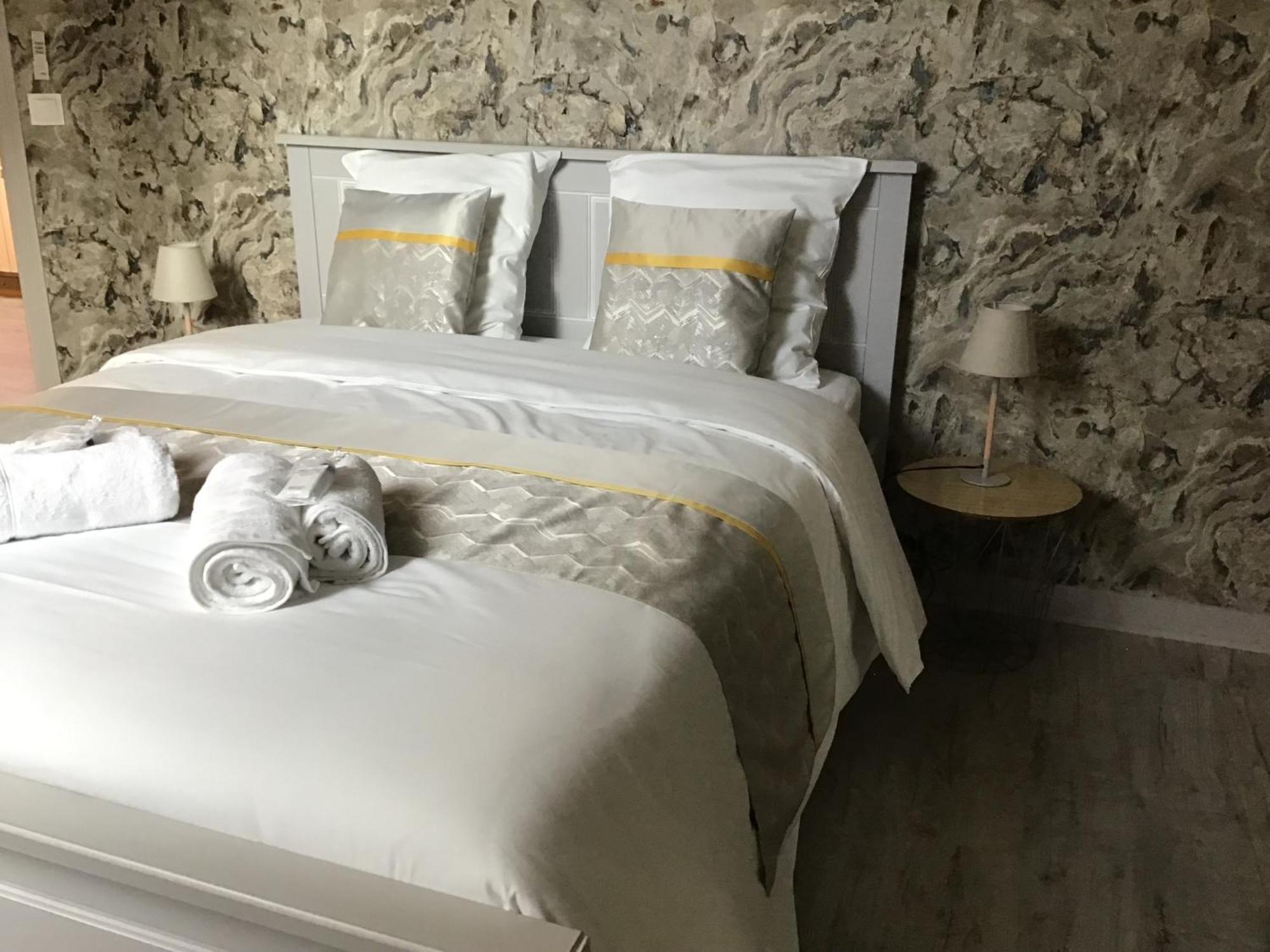 Des Roux Et Des Pious Suite De 35 A 60 M2 Et 3 Chambres Pour Groupe De 2 A 6 Personnes Civray-de-Touraine Екстер'єр фото