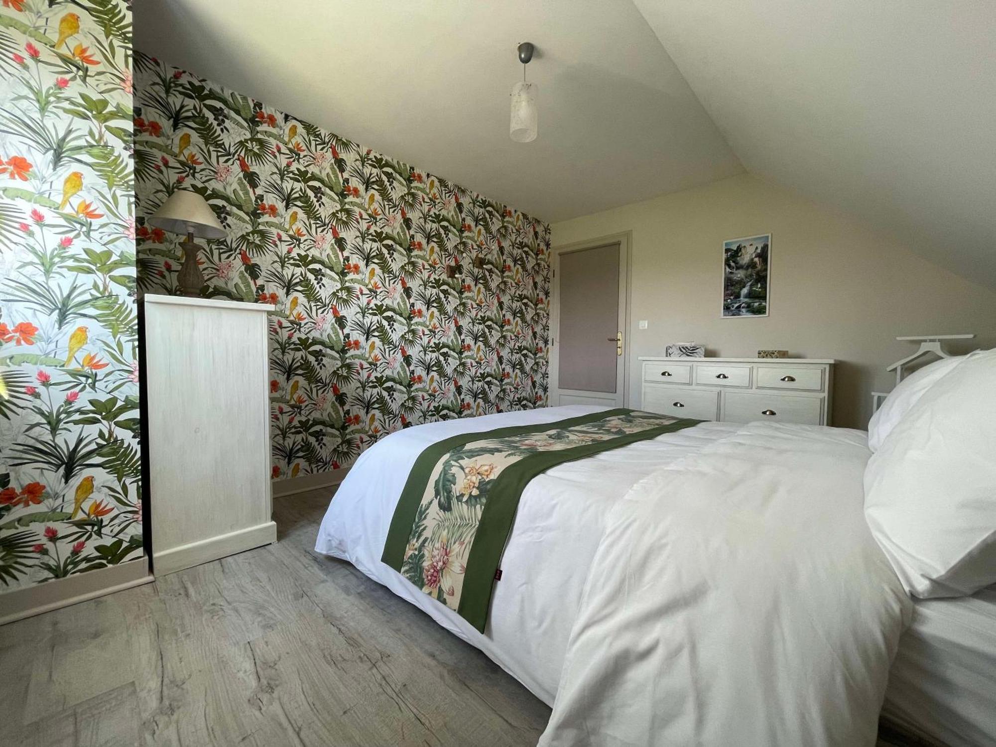 Des Roux Et Des Pious Suite De 35 A 60 M2 Et 3 Chambres Pour Groupe De 2 A 6 Personnes Civray-de-Touraine Екстер'єр фото