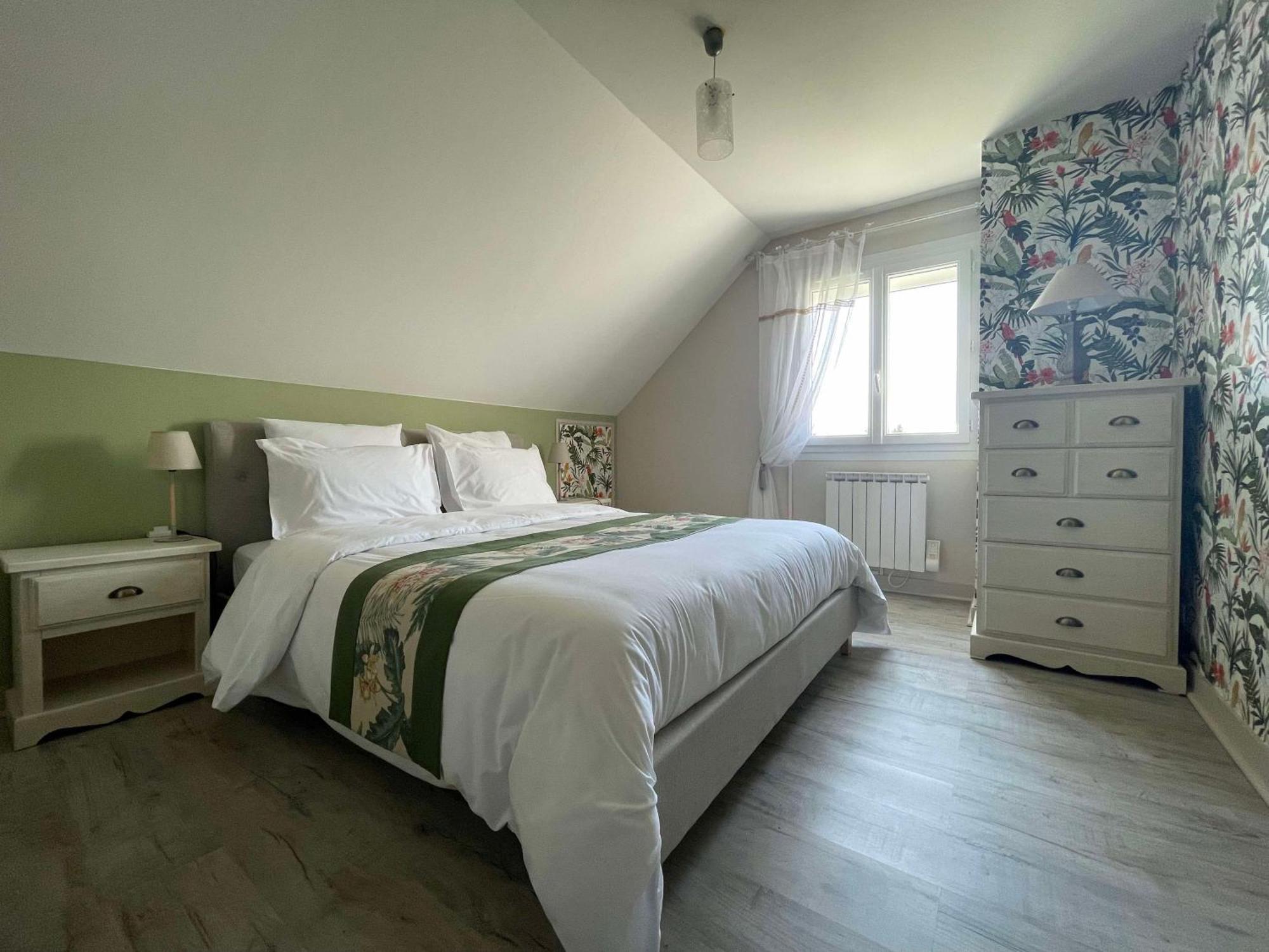 Des Roux Et Des Pious Suite De 35 A 60 M2 Et 3 Chambres Pour Groupe De 2 A 6 Personnes Civray-de-Touraine Екстер'єр фото